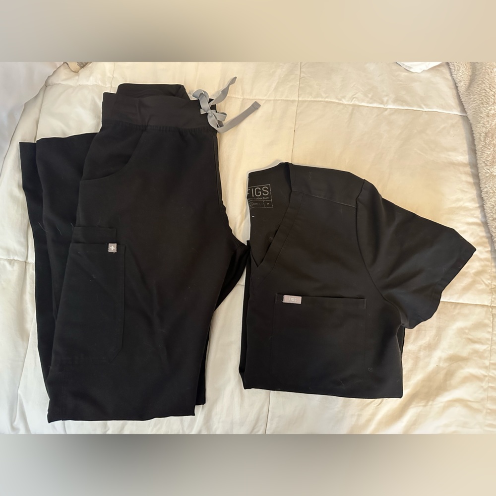 Black Figs Scrub Set